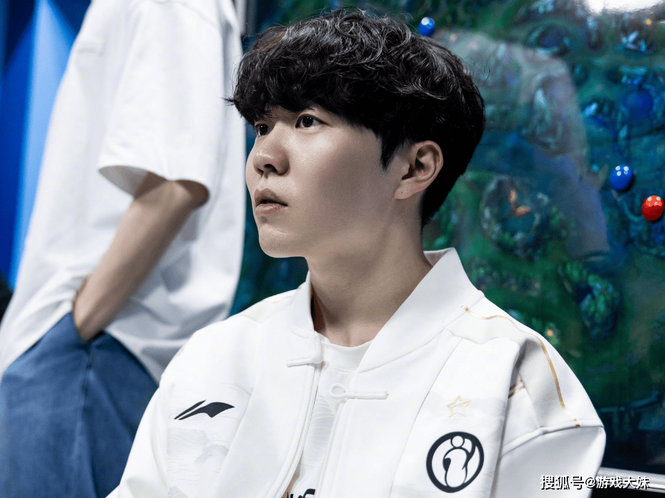 Rookie回归赛场，回归赛场首场状态亮眼，TES观众沸腾！的简单介绍